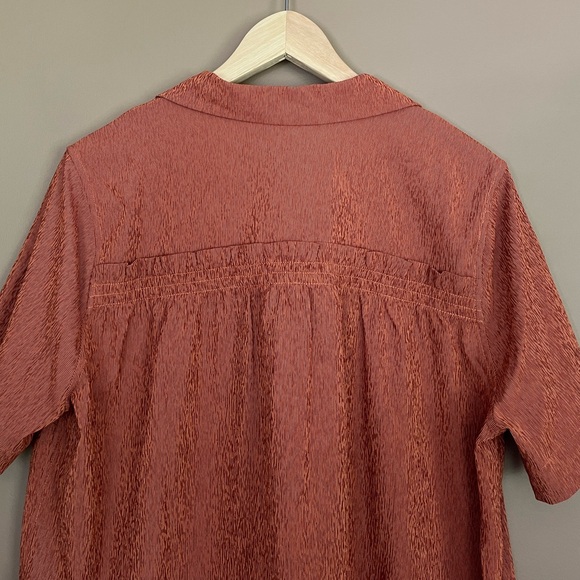 {Athleta} Echo Button Down Short Sleeve Top in Rust - Womens Medium - Picture 5 of 10